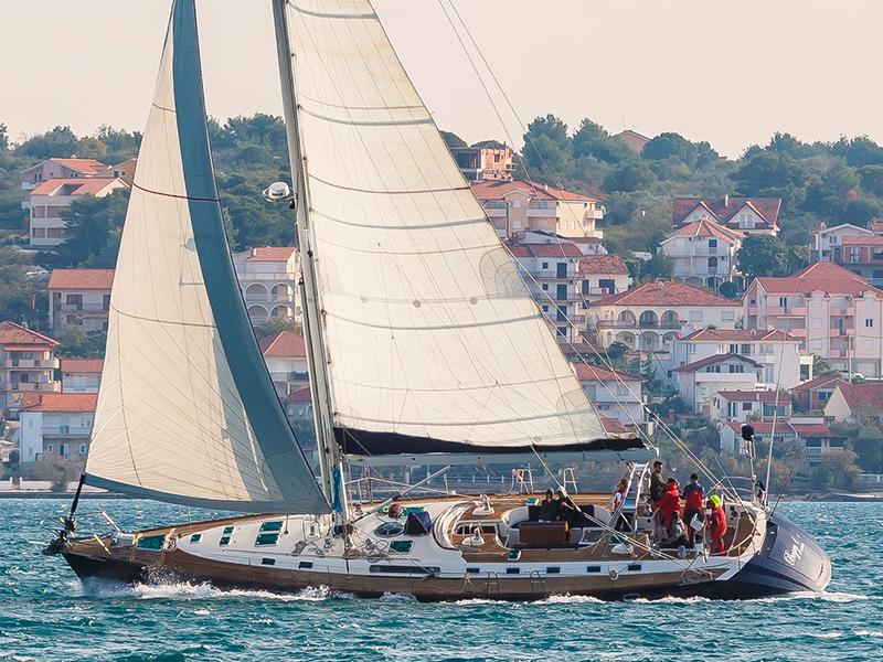 Book yachts online - sailboat - Beneteau 62 - Bogey 1 - skipper included in price - rent
