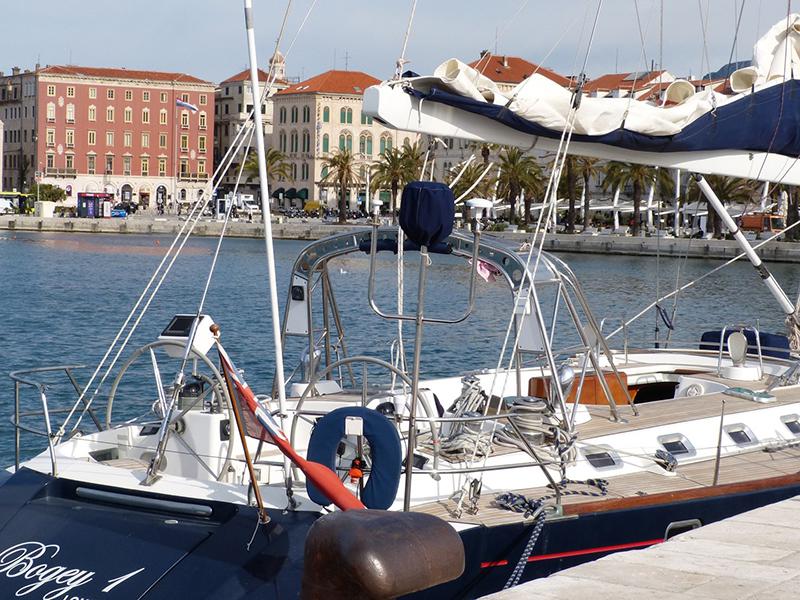 Book yachts online - sailboat - Beneteau 62 - Bogey 1 - skipper included in price - rent