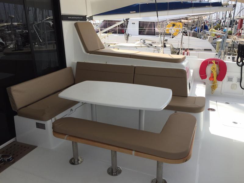 Book yachts online - catamaran - Lagoon 42 - Aeolian Breeze - rent