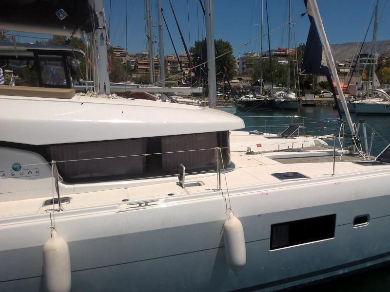 Book yachts online - catamaran - Lagoon 42 - Aeolian Breeze - rent