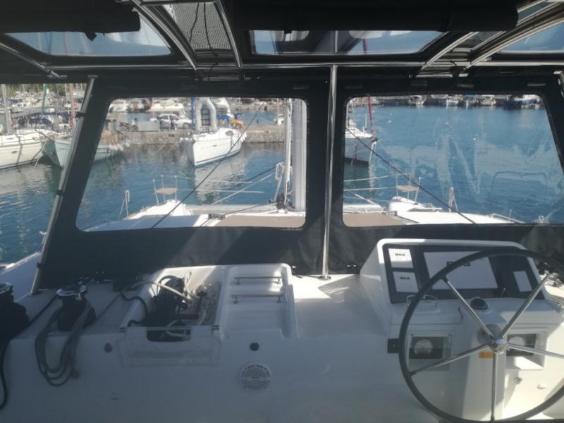 Book yachts online - catamaran - Lagoon 450  Flybridge - Aeolian Dream - rent