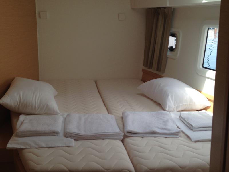 Book yachts online - catamaran - Lagoon 42 - Aeolian Spirit - rent