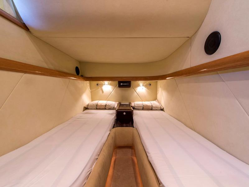 Book yachts online - motorboat - Cranchi Atlantique 50 - Danae Fantasea - rent