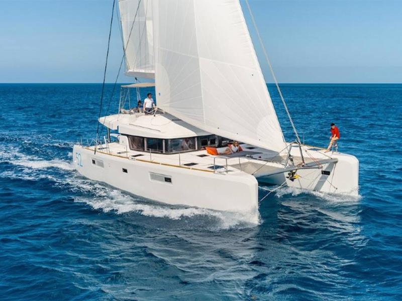 Book yachts online - catamaran - Lagoon 52 LUX (GEN,AC,WATERMAKER) - Princess Bella - rent