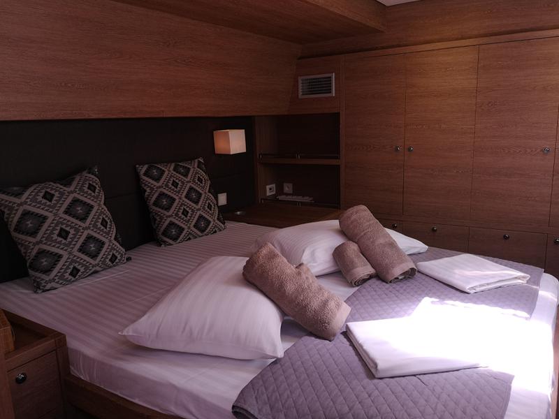 Book yachts online - catamaran - Lagoon 620(GEN,AC,WATERMAKER) - Kohinoor - rent