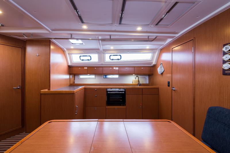 Book yachts online - sailboat - Bavaria Cruiser 46 - Morning Star  - A/C in Saloon - rent