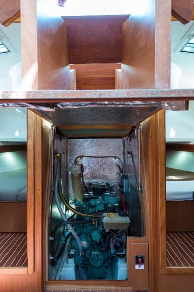 Book yachts online - sailboat - Bavaria 45 Cruiser Owner version - Bunty - Bow &amp; Teak - rent