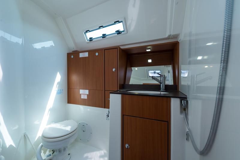 Book yachts online - sailboat - Bavaria 45 Cruiser Owner version - Bunty - Bow &amp; Teak - rent