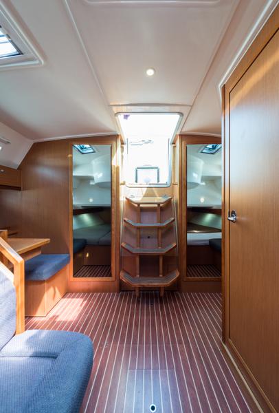 Book yachts online - sailboat - Bavaria 45 Cruiser Owner version - Bunty - Bow &amp; Teak - rent