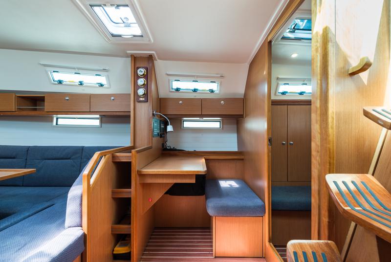 Book yachts online - sailboat - Bavaria 45 Cruiser Owner version - Bunty - Bow &amp; Teak - rent