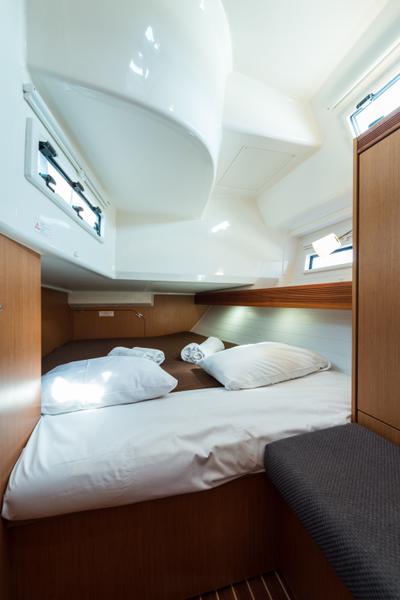 Book yachts online - sailboat - Bavaria 45 Cruiser Owner version - Bunty - Bow &amp; Teak - rent