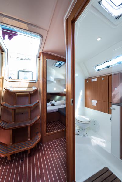 Book yachts online - sailboat - Bavaria 45 Cruiser Owner version - Bunty - Bow &amp; Teak - rent