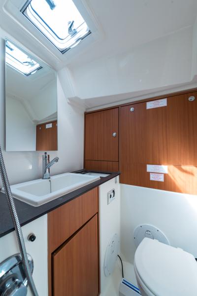 Book yachts online - sailboat - Bavaria 45 Cruiser Owner version - Bunty - Bow &amp; Teak - rent