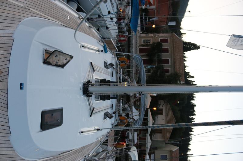 Book yachts online - sailboat - Bavaria 45 Cruiser Owner version - Bunty - Bow &amp; Teak - rent