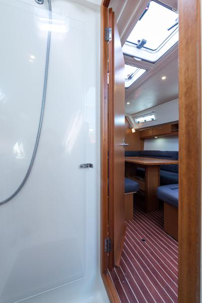 Book yachts online - sailboat - Bavaria 45 Cruiser Owner version - Bunty - Bow &amp; Teak - rent