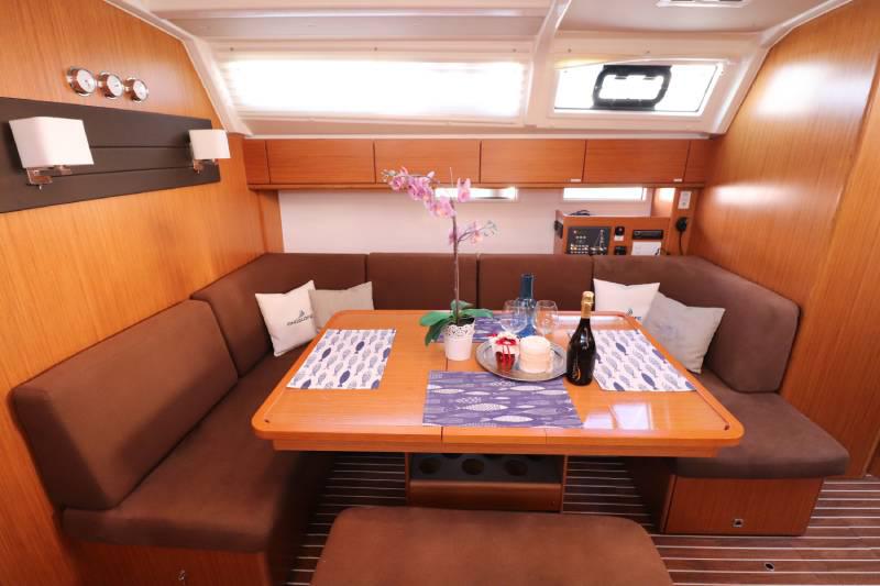 Book yachts online - sailboat - Bavaria Cruiser 46 - Angelofe - rent