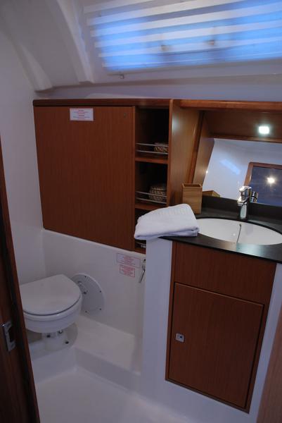 Book yachts online - sailboat - Bavaria Cruiser 41 - Khimeya - rent