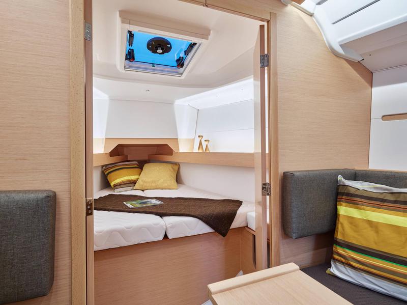 Book yachts online - sailboat - Jeanneau Sun Odissey 349 - Mon Amour - rent