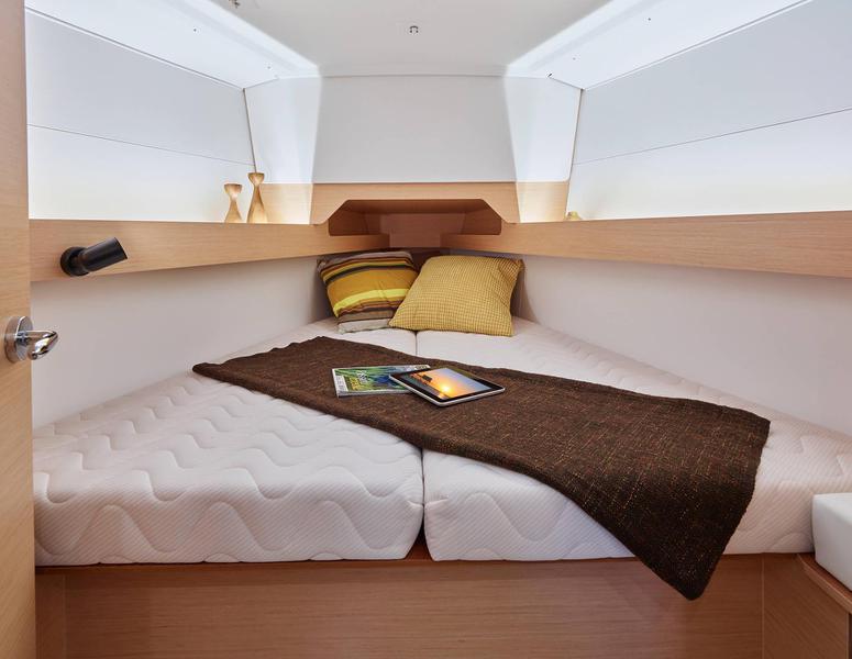 Book yachts online - sailboat - Jeanneau Sun Odissey 349 - Mon Amour - rent