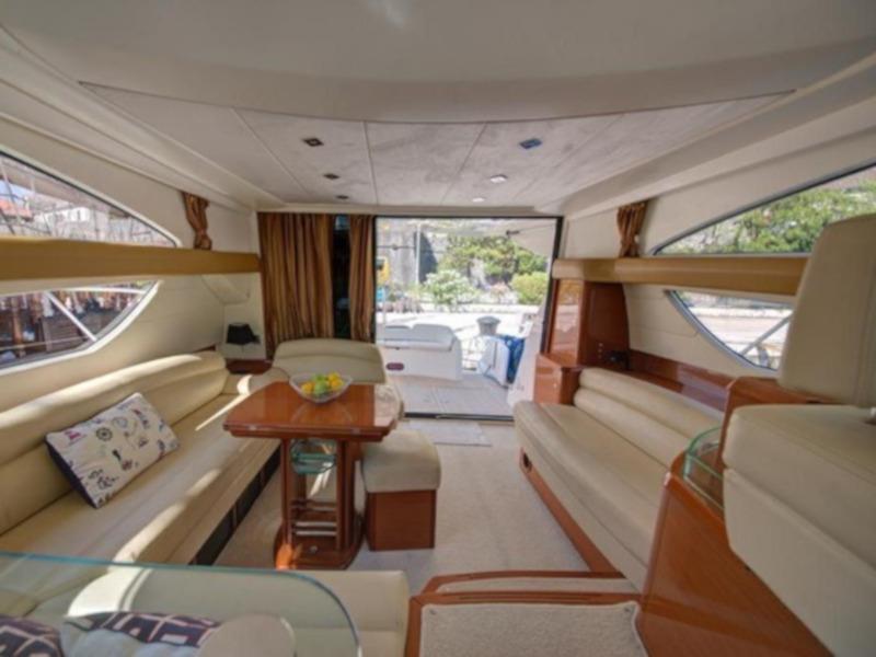 Book yachts online - motorboat - Prestige 50 Fly - Klara - rent
