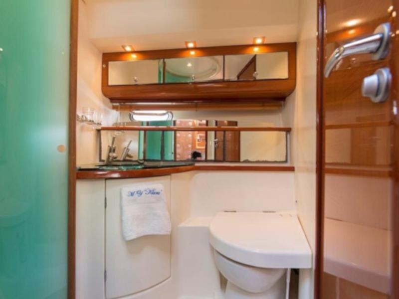 Book yachts online - motorboat - Prestige 50 Fly - Klara - rent