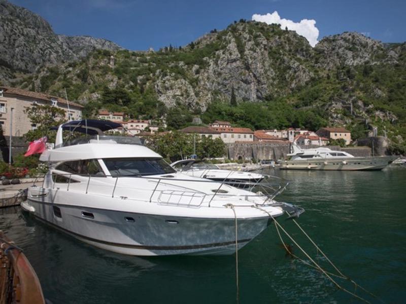 Book yachts online - motorboat - Prestige 50 Fly - Klara - rent