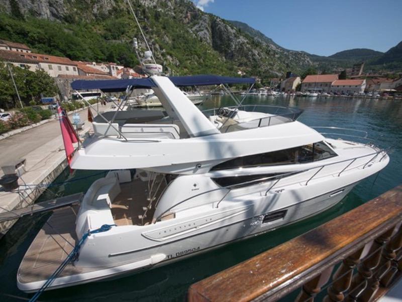 Book yachts online - motorboat - Prestige 50 Fly - Klara - rent