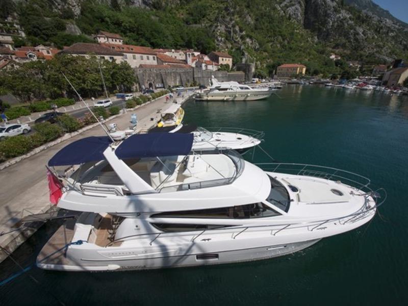 Book yachts online - motorboat - Prestige 50 Fly - Klara - rent