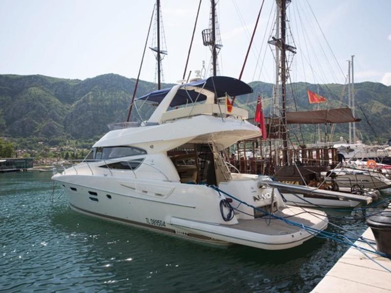 Book yachts online - motorboat - Prestige 50 Fly - Klara - rent