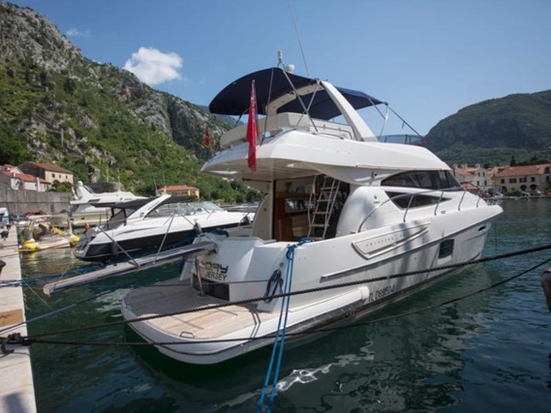 Book yachts online - motorboat - Prestige 50 Fly - Klara - rent