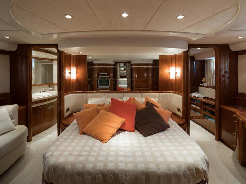 Book yachts online - motorboat - Azimut 80 - Seafree - rent
