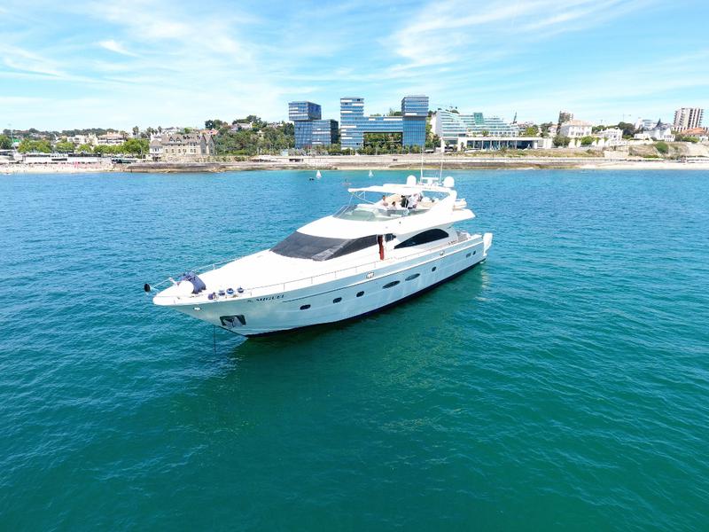 Book yachts online - motorboat - Astondoa 82 - Seafree - rent