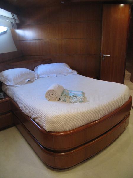 Book yachts online - motorboat - Astondoa 82 - Seafree - rent
