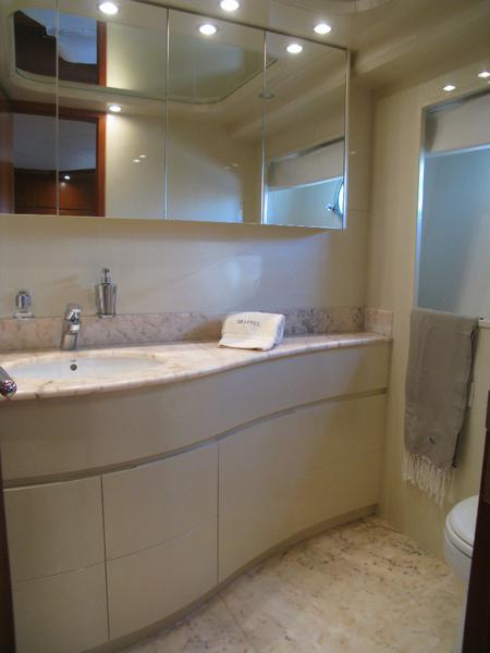 Book yachts online - motorboat - Astondoa 82 - Seafree - rent