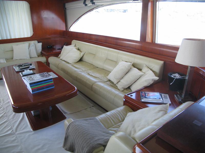 Book yachts online - motorboat - Astondoa 82 - Seafree - rent
