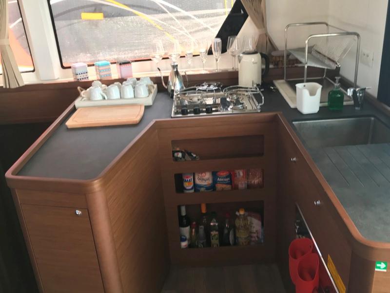 Book yachts online - catamaran - Lagoon 42 - ALIZE   - rent