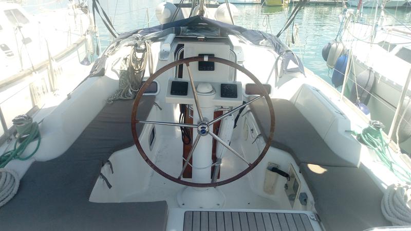 Book yachts online - sailboat - Oceanis 31 - TRIZONIA  - rent