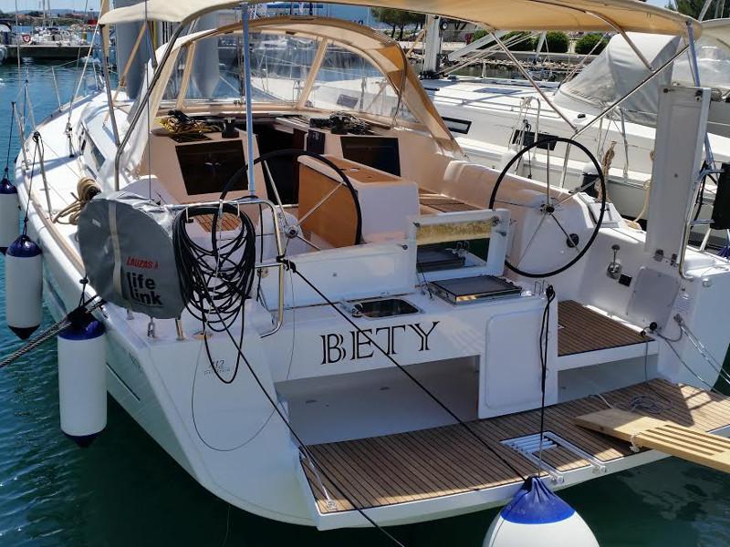 Book yachts online - sailboat - Dufour 412 Grandlarge - Bety - rent