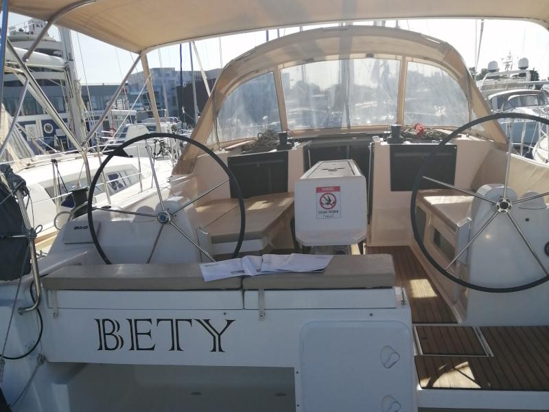 Book yachts online - sailboat - Dufour 412 Grandlarge - Bety - rent