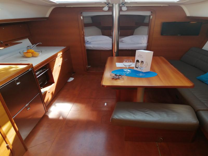 Book yachts online - sailboat - Dufour 382 GL - Mata - rent
