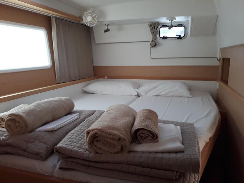 Book yachts online - catamaran - Lagoon 450F - Dioni - rent