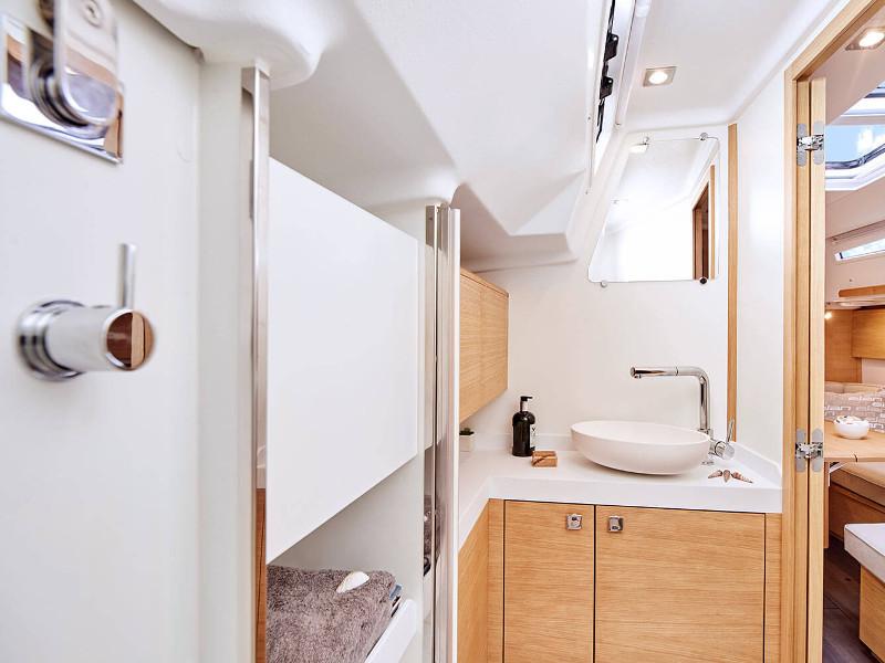 Book yachts online - sailboat - Elan E5 - LINA new 2020+AC - rent