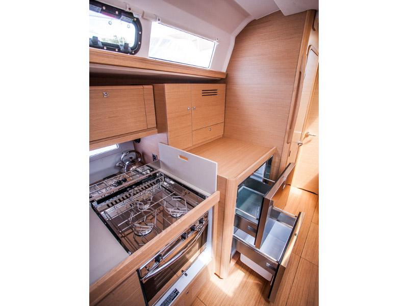 Book yachts online - sailboat - Dufour 460 Grand Large - MADICKEN 2018+AC - rent