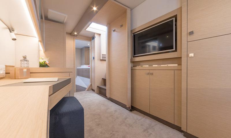 Book yachts online - catamaran - Fountaine Pajot Saona 47 - Annabella - rent