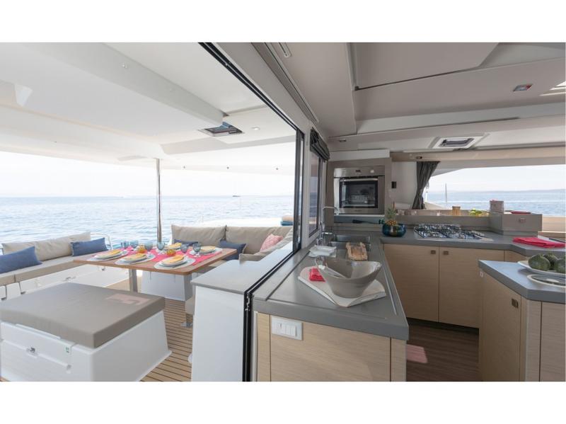 Book yachts online - catamaran - Fountaine Pajot Saona 47 - Annabella - rent