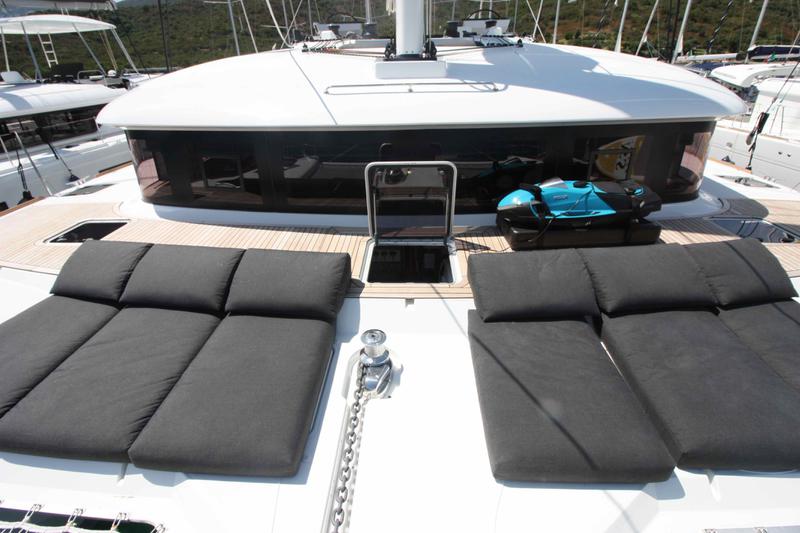 Book yachts online - catamaran - Lagoon 620 (10+3) - The Sun (AC, WM, Generator, Inverter, Tender Lift) - rent