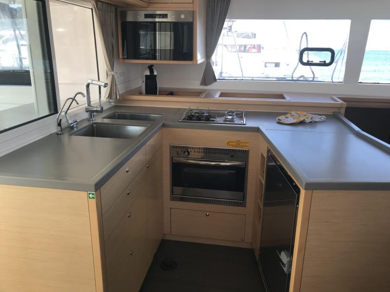 Book yachts online - catamaran - Lagoon 450F - Corona Borealis 11 - rent