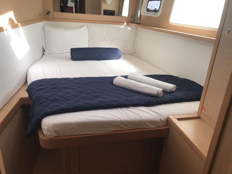 Book yachts online - catamaran - Lagoon 450F - Corona Borealis 11 - rent