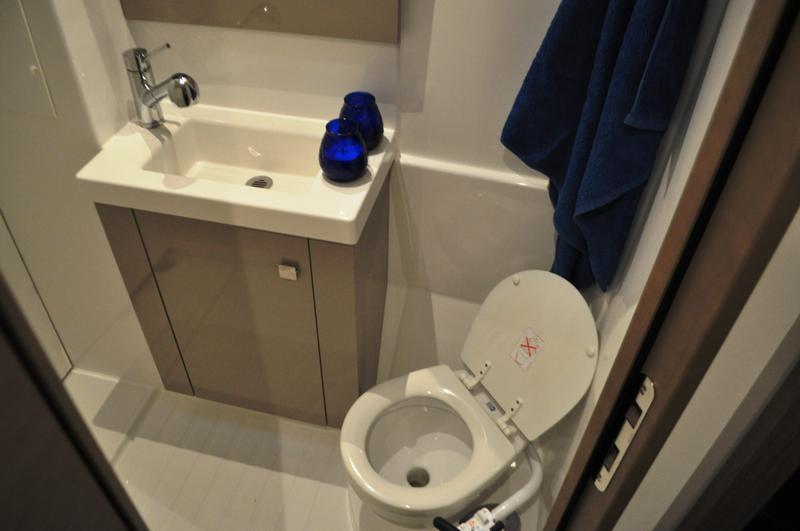 Book yachts online - catamaran - Astréa 42 - Nancy - rent