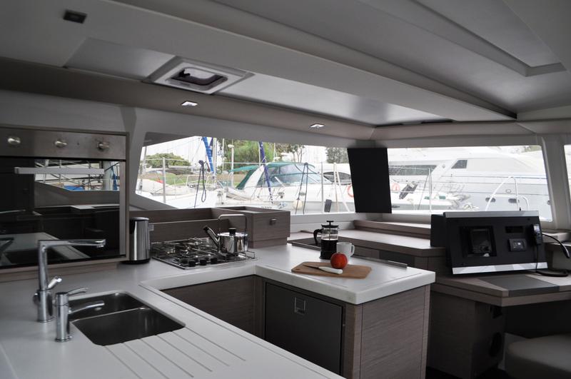 Book yachts online - catamaran - Astréa 42 - Nancy - rent